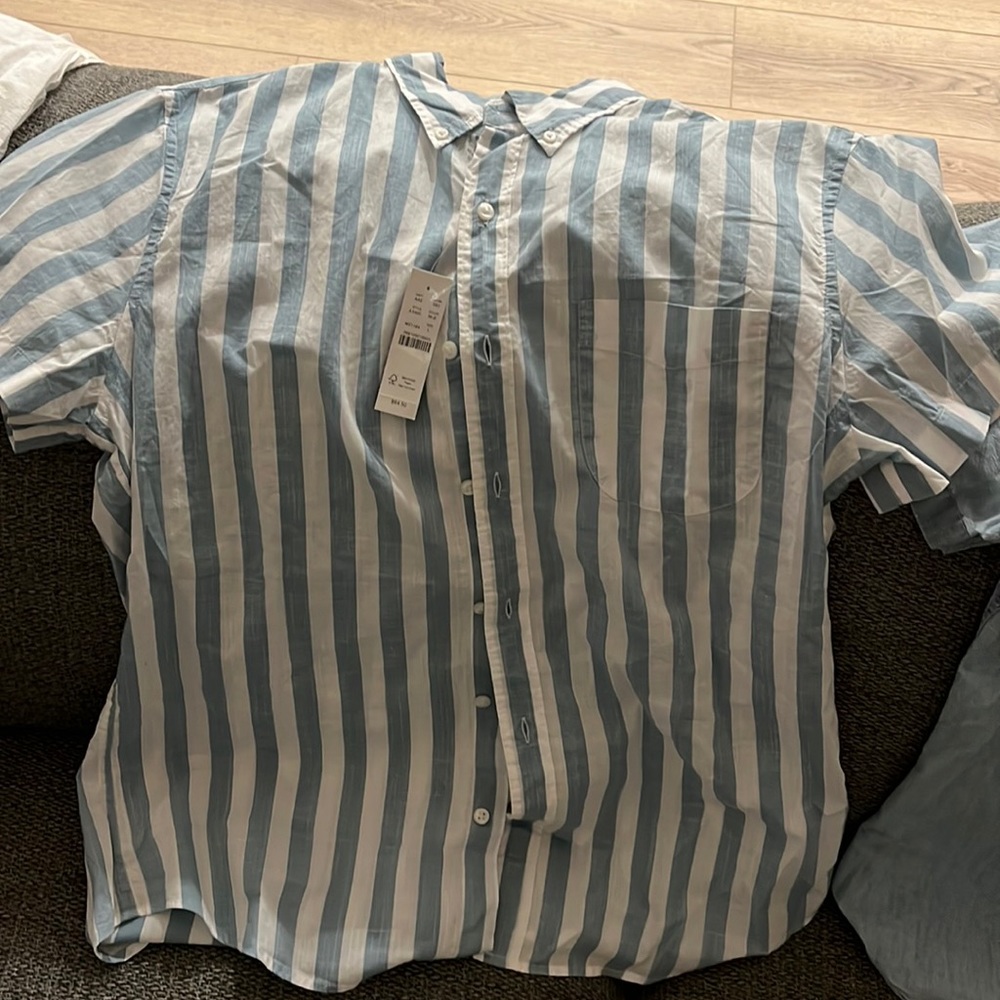 Nice mens button up short sleeve shirt new with tags. Missed return window